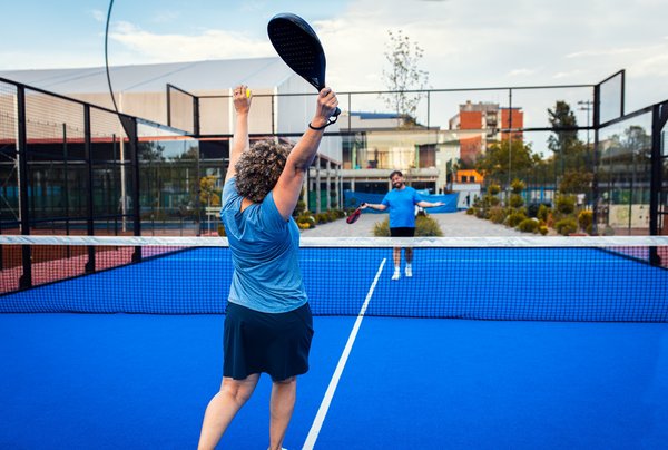 Comment sélectionner la raquette de padel parfaite : le guide complet